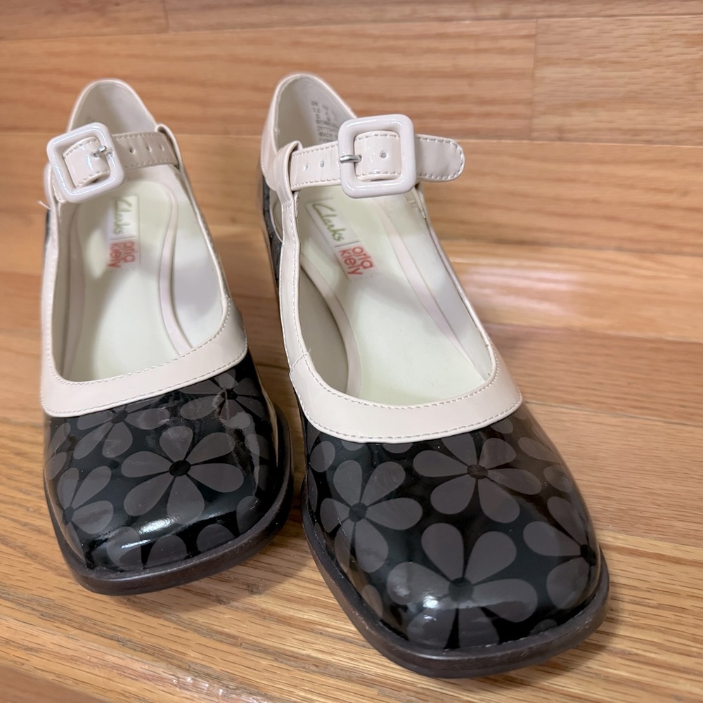 Clarks Orla Kiely Amelia Leather Court. Size 6. New in box.
